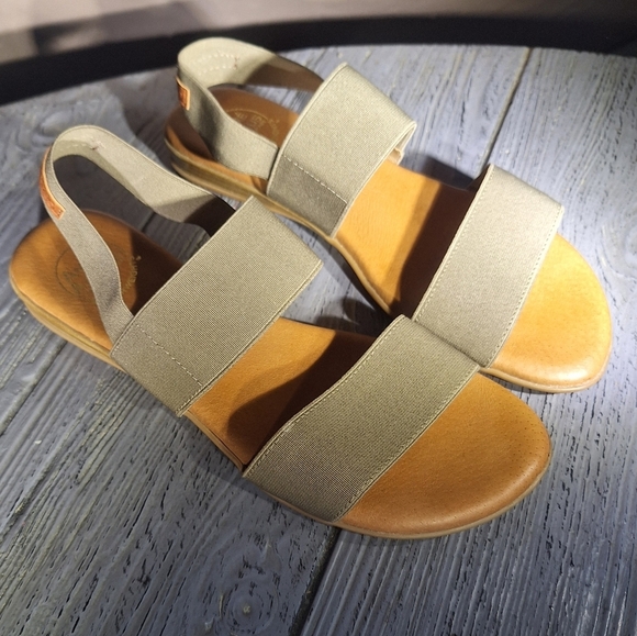 Andre Assous Made In Spain Featherweight Women's Tan Sandals Sz9 - Picture 6 of 10